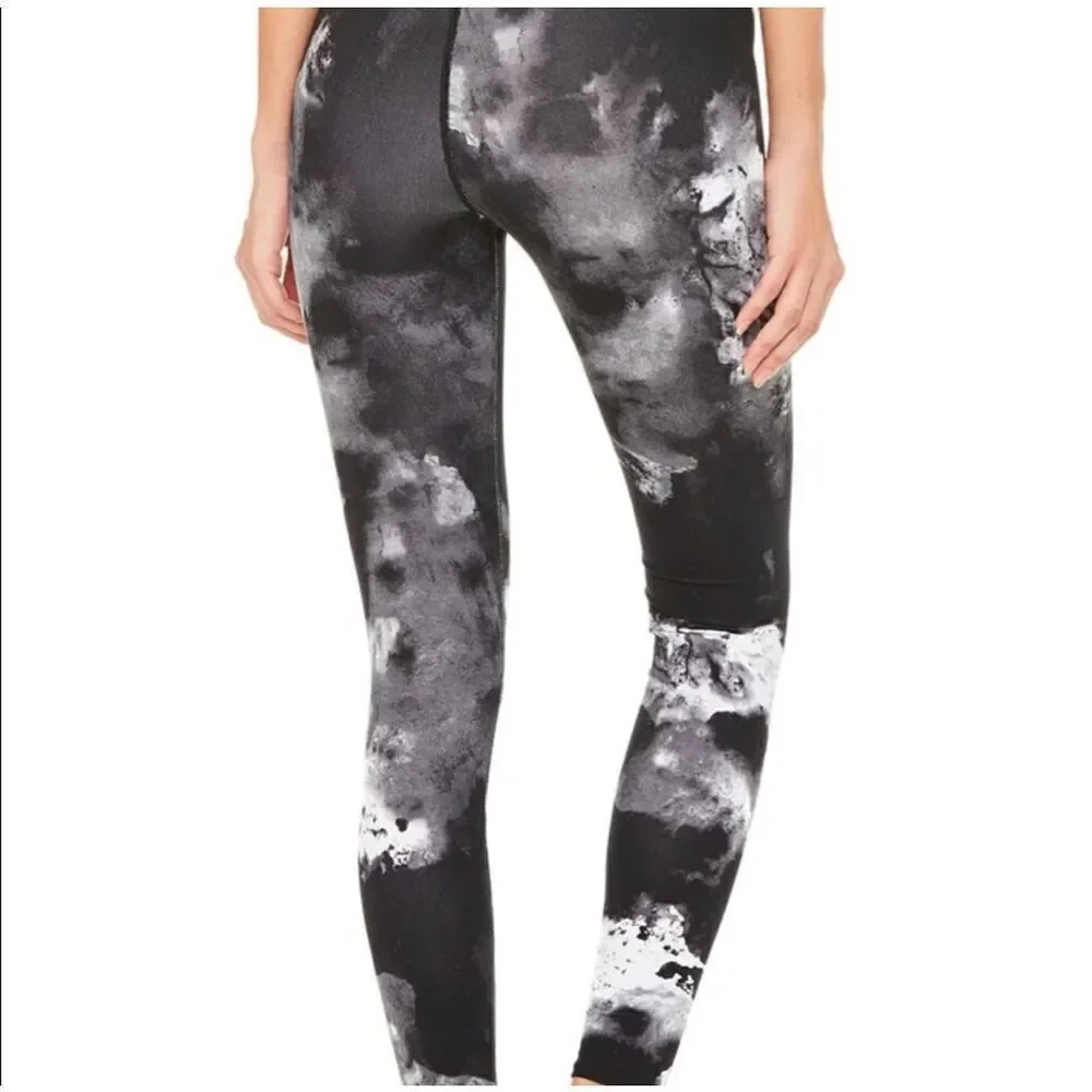 Alo Yoga airbrush leggings size xs black white pattern